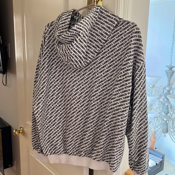 Women’s hoody. - Picture 2 of 11